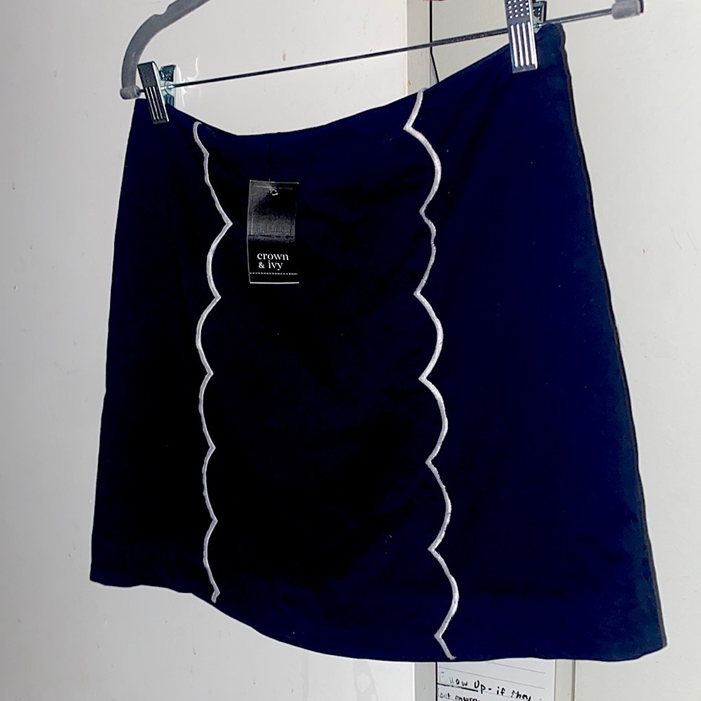 Crown & Ivy Navy Blue With White Scalloped Stripes Skort. Side Zip. Size 4